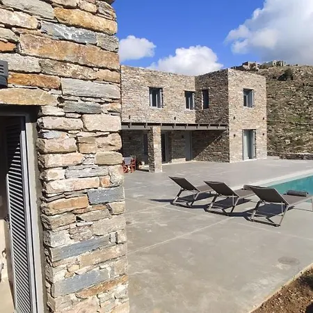 Veneterra-pool-seaview-conciergeservices Koundouros