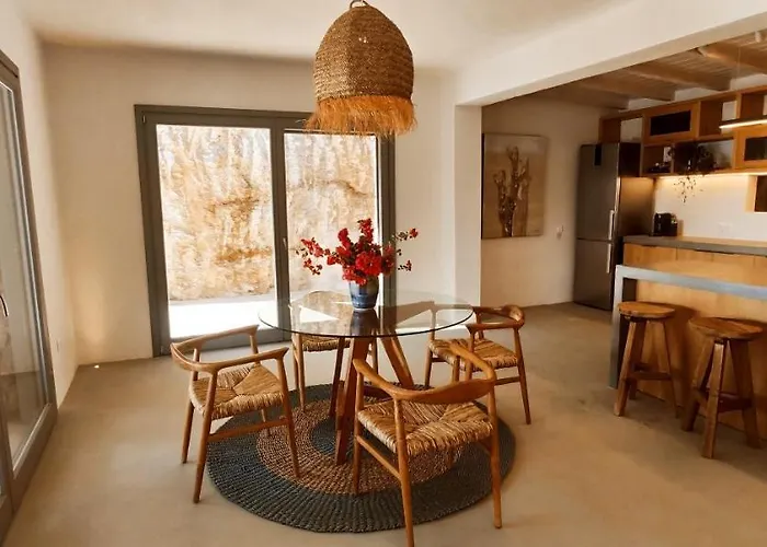 Veneterra-pool-seaview-conciergeservices * Koundouros