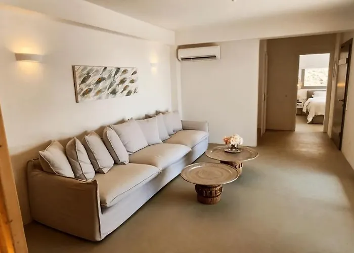 Veneterra-pool-seaview-conciergeservices Koundouros