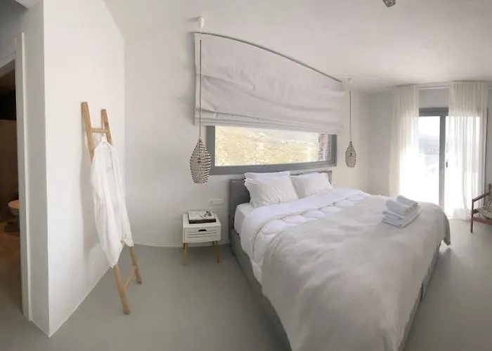 Veneterra-pool-seaview-conciergeservices * Koundouros