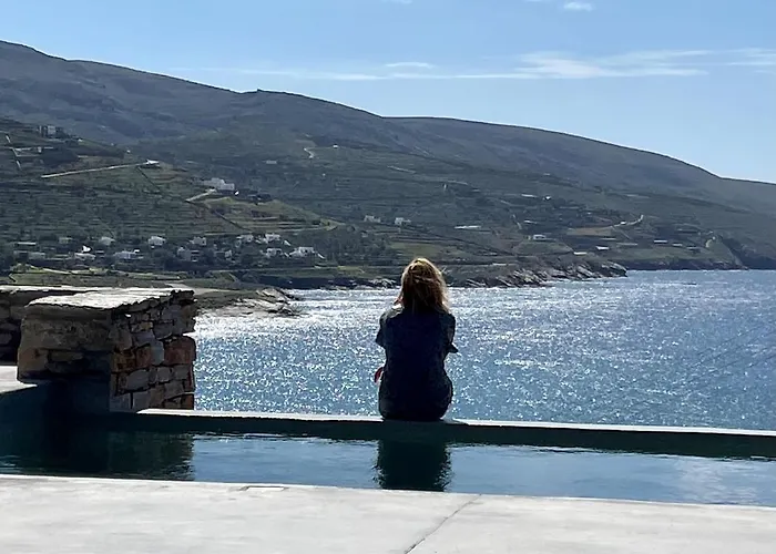 Veneterra-pool-seaview-conciergeservices Koundouros